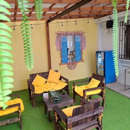 Blue Moon Hostel Antigua Eksteriør bilde