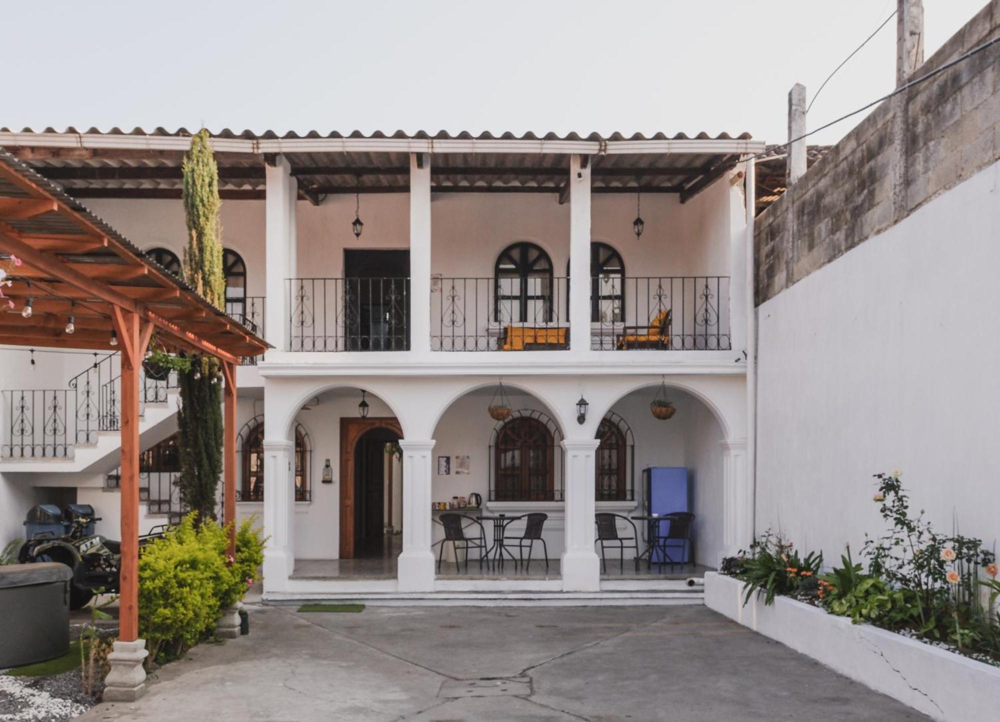 Blue Moon Hostel Antigua Eksteriør bilde