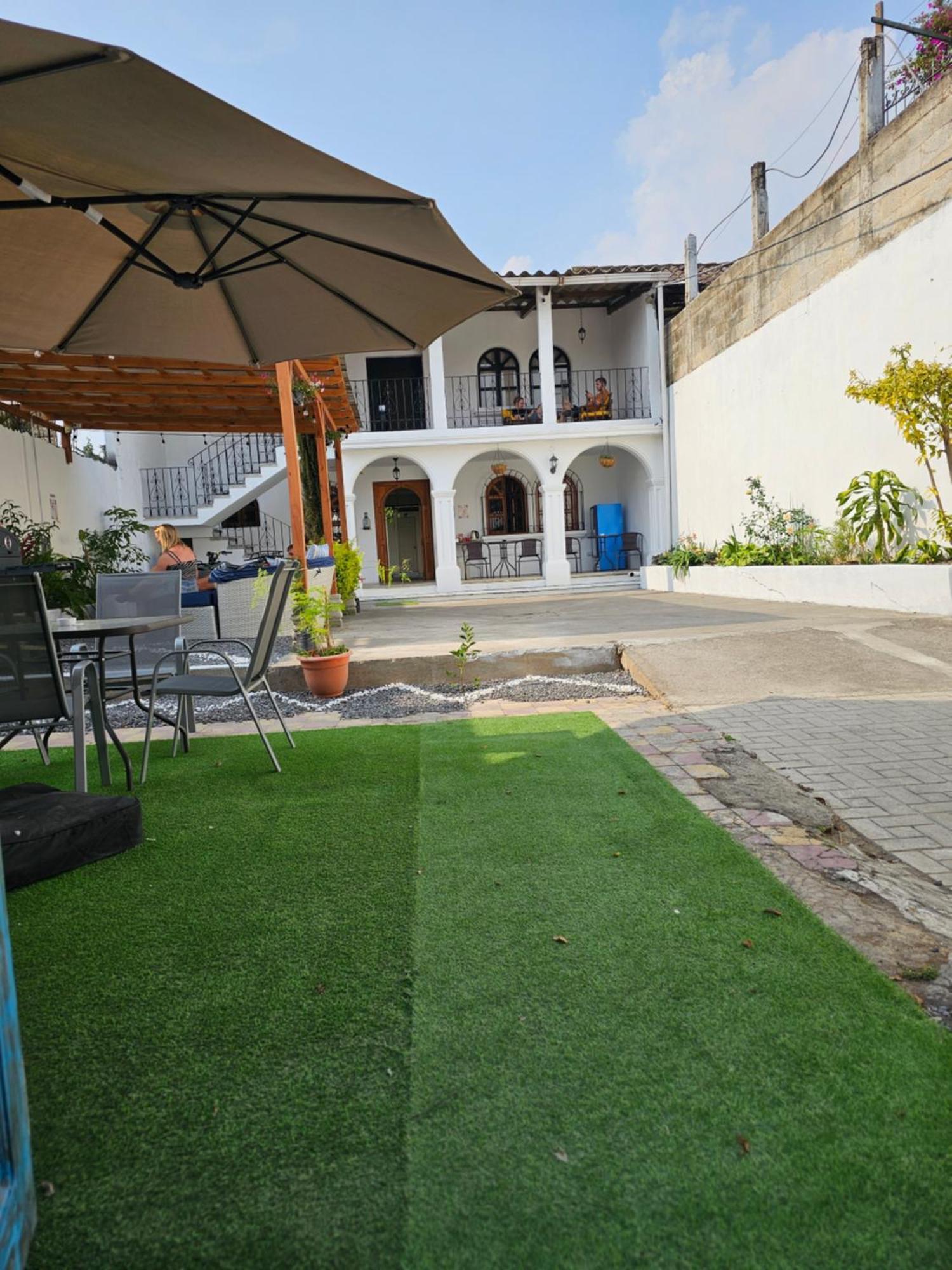 Blue Moon Hostel Antigua Eksteriør bilde