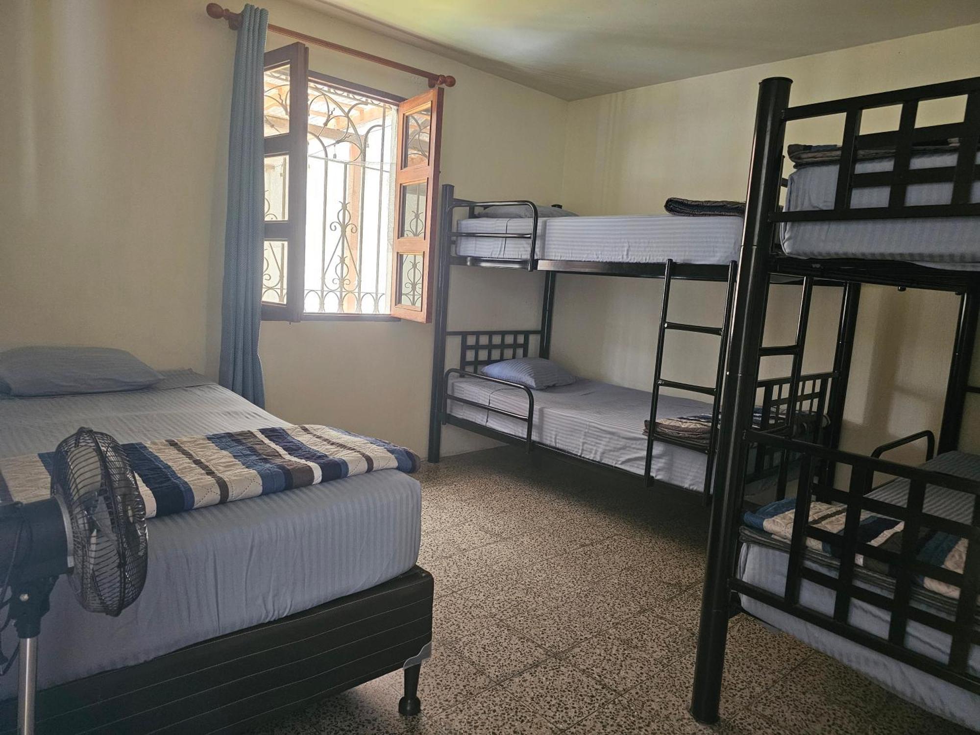 Blue Moon Hostel Antigua Rom bilde