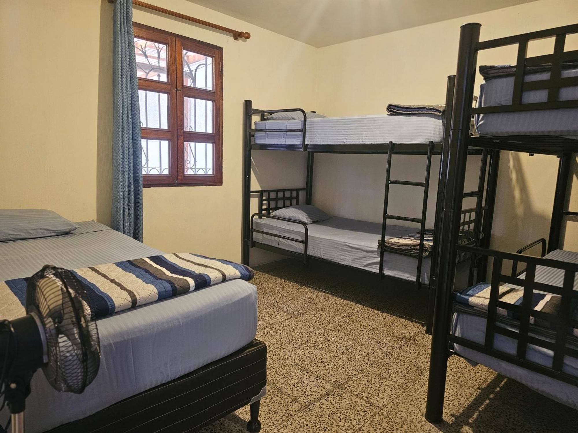 Blue Moon Hostel Antigua Rom bilde