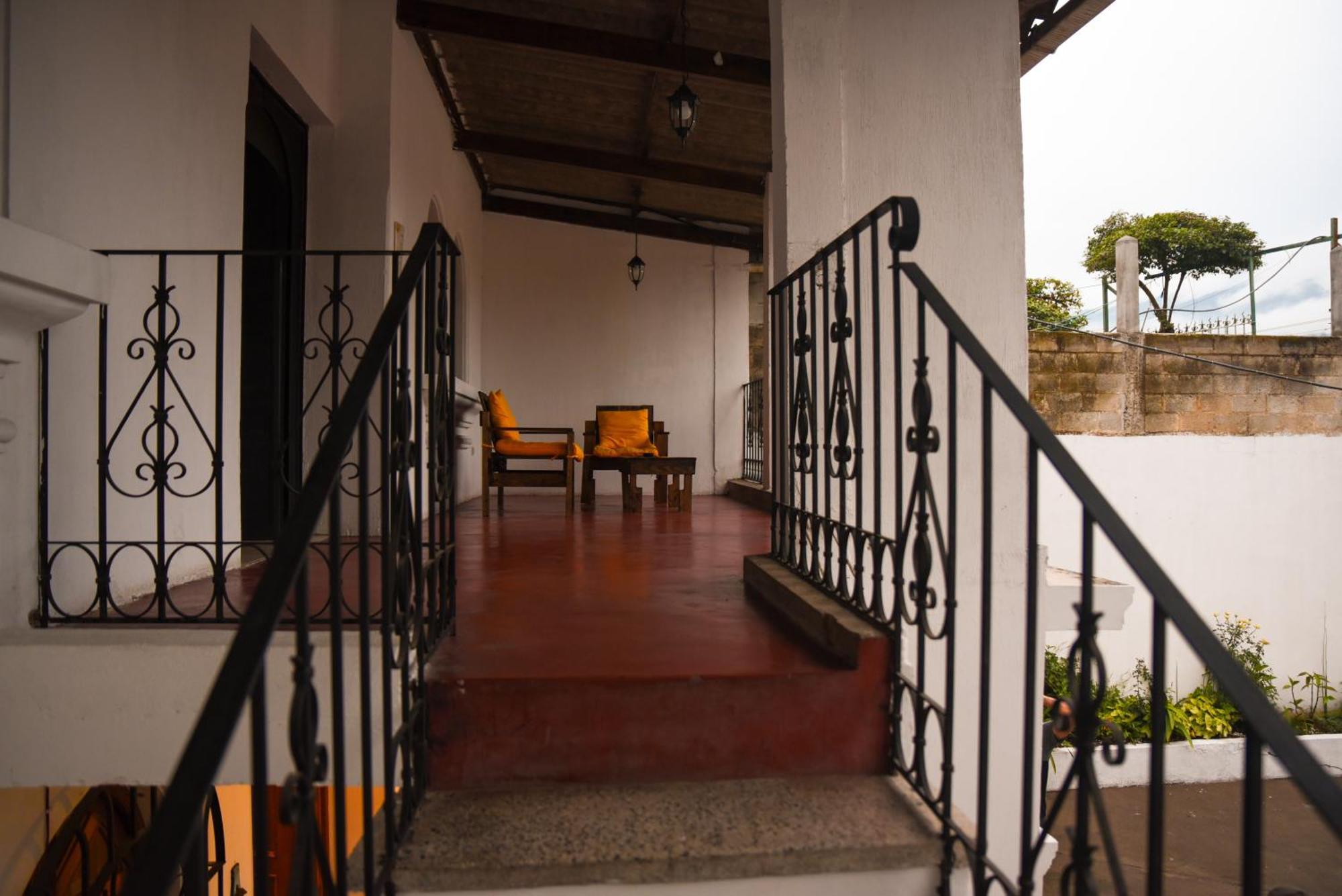 Blue Moon Hostel Antigua Eksteriør bilde