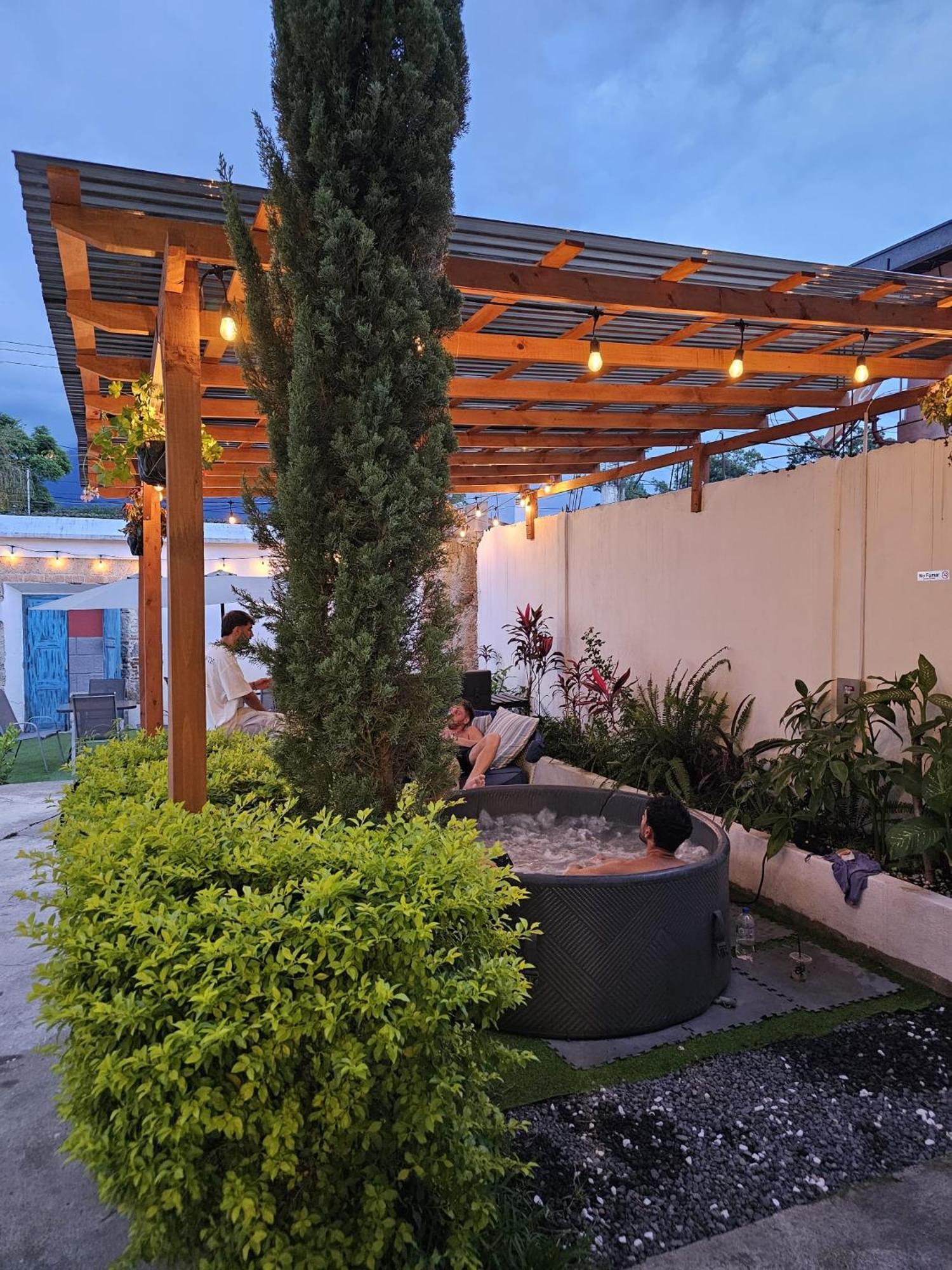 Blue Moon Hostel Antigua Eksteriør bilde