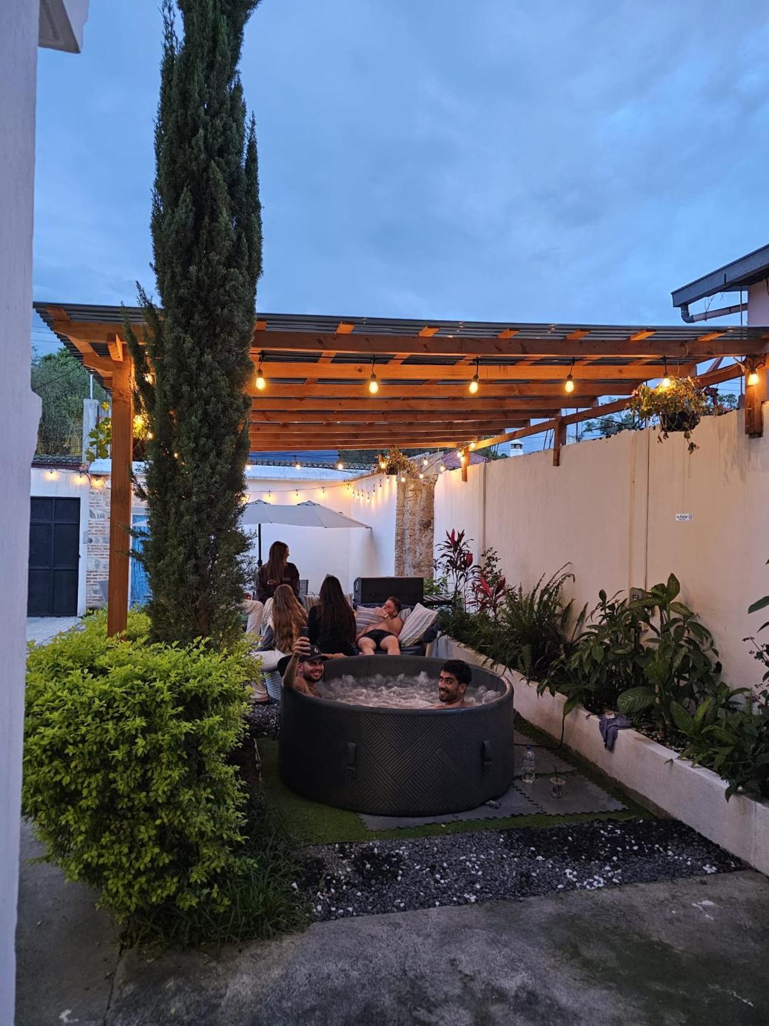 Blue Moon Hostel Antigua Eksteriør bilde