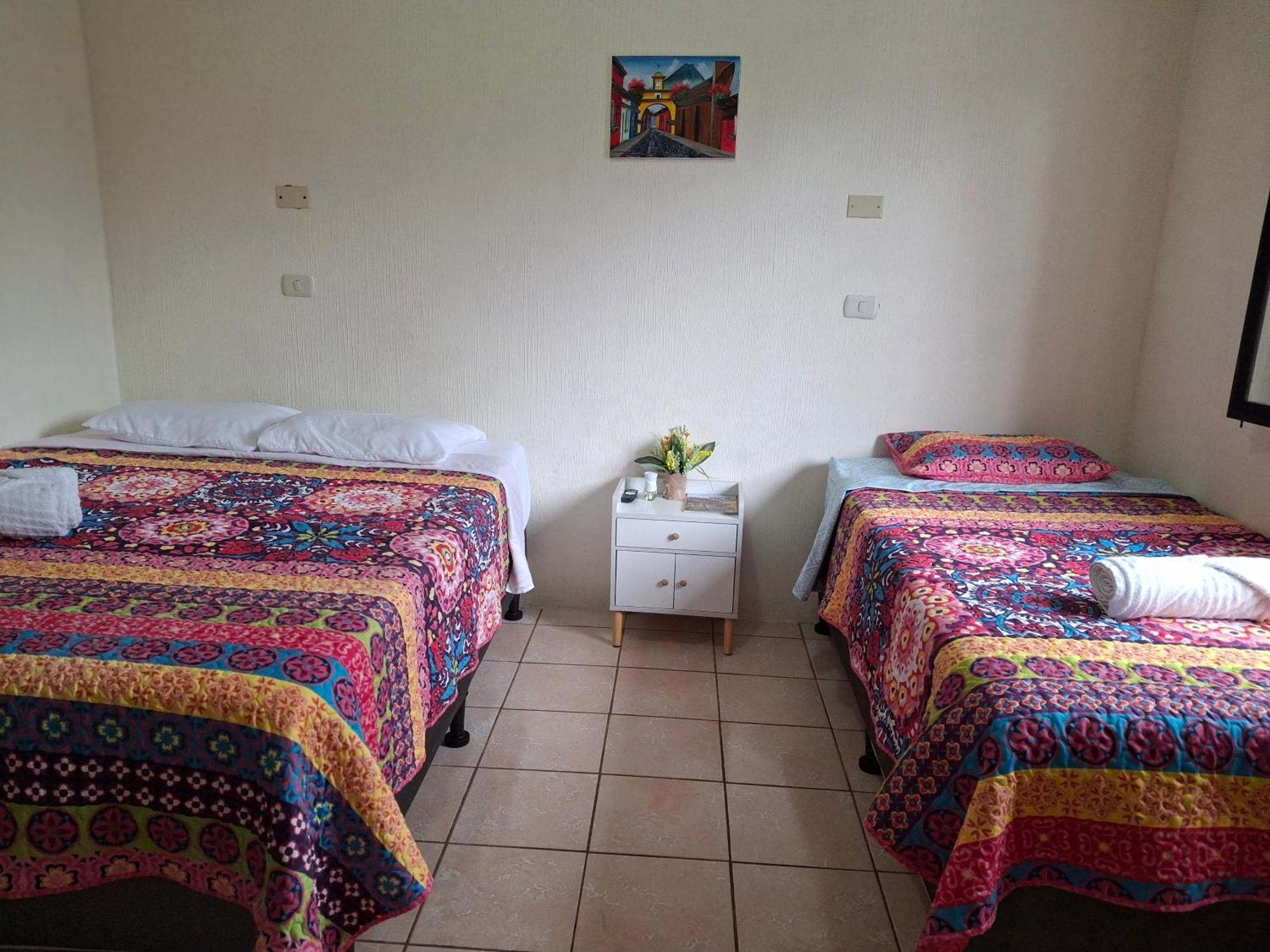 Blue Moon Hostel Antigua Eksteriør bilde