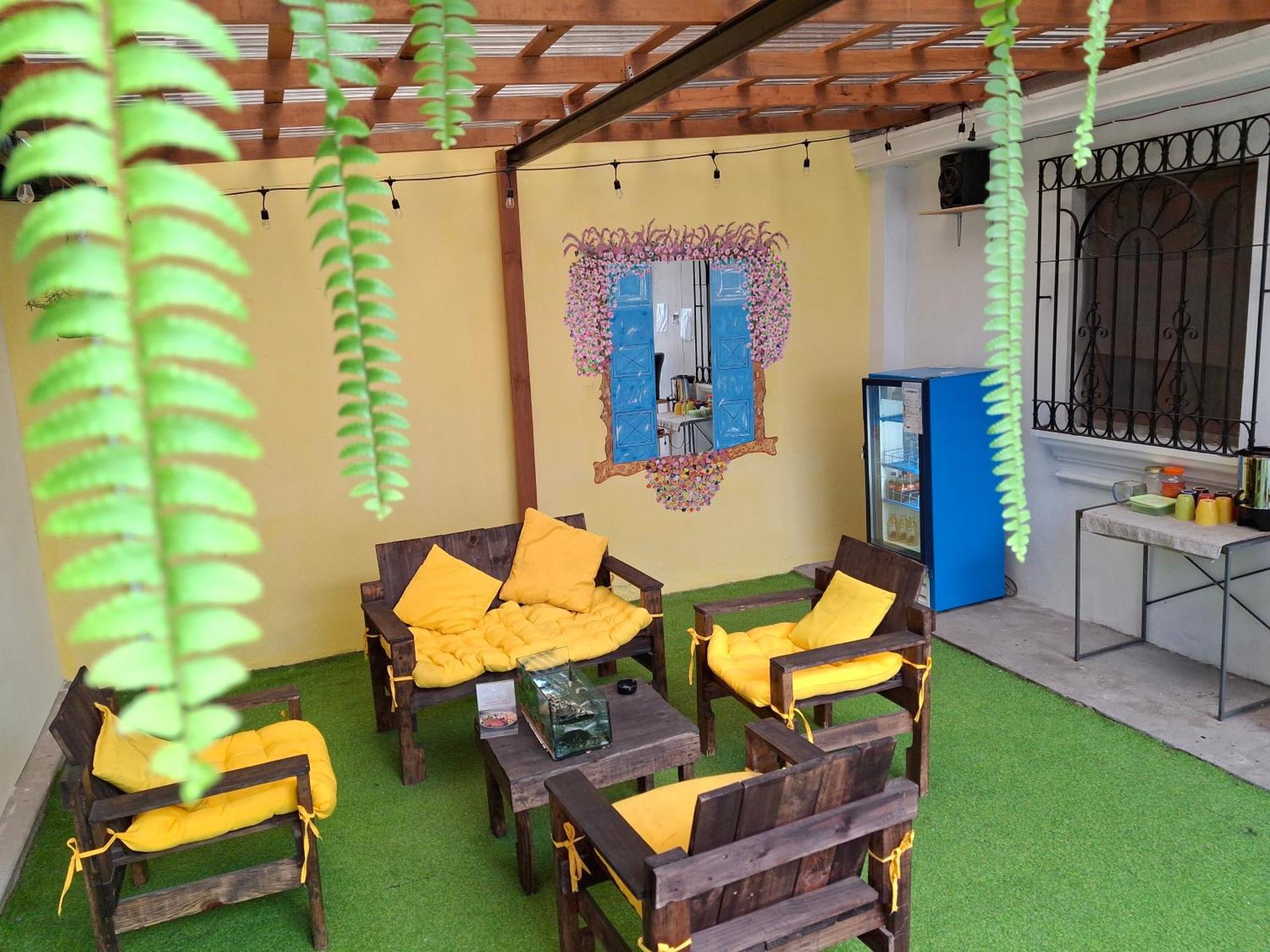 Blue Moon Hostel Antigua Eksteriør bilde