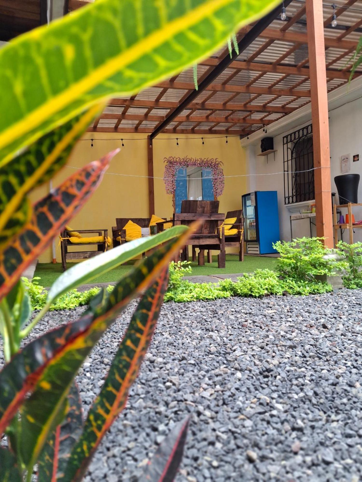 Blue Moon Hostel Antigua Eksteriør bilde