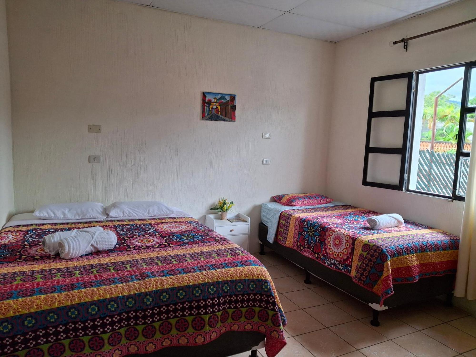 Blue Moon Hostel Antigua Eksteriør bilde